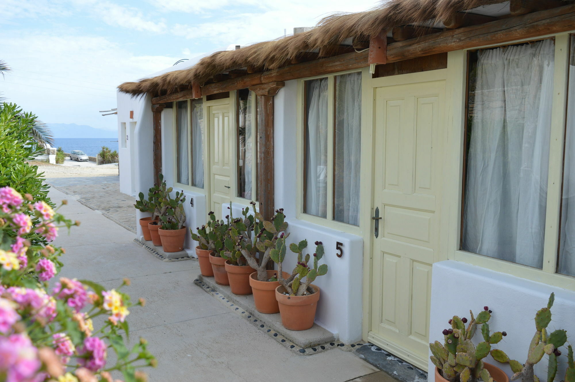 Sea Side & Aparthotel Kalo Livadi